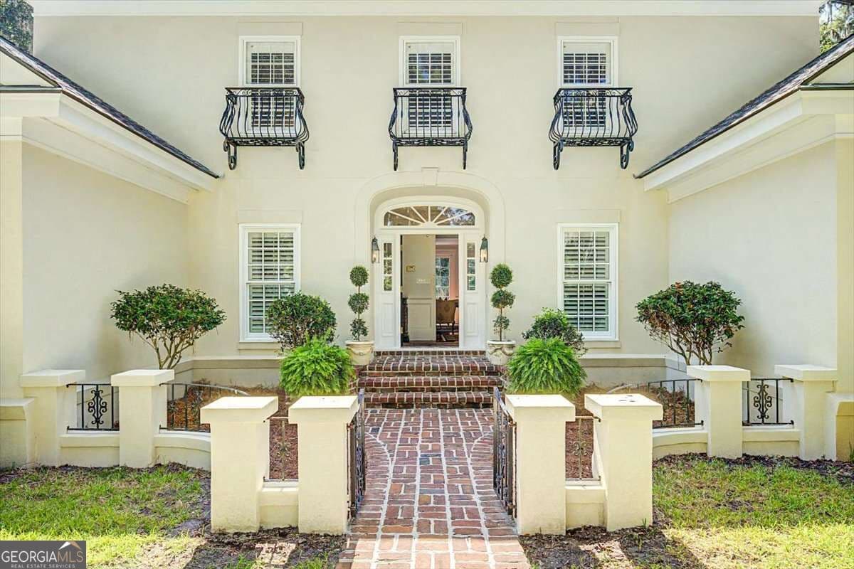 5 bedroom, 5.5 bathroom, 5,176 sq ft single family residence for sale at 21 Little Comfort Road, Savannah, GA 31411 — photo 3