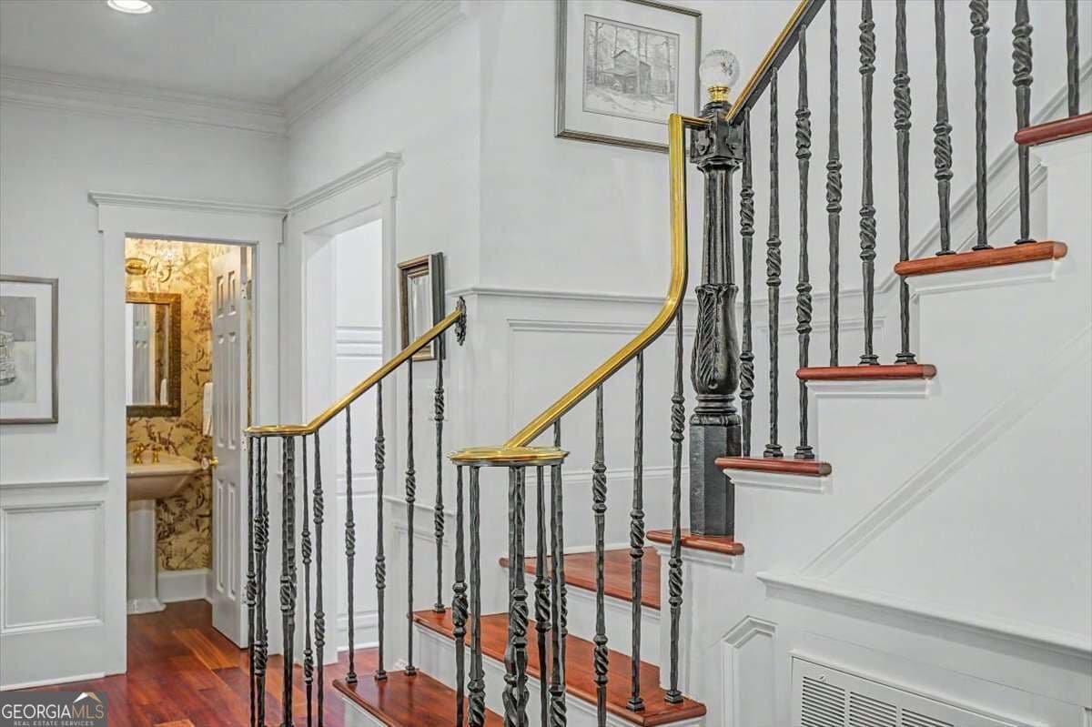 5 bedroom, 5.5 bathroom, 5,176 sq ft single family residence for sale at 21 Little Comfort Road, Savannah, GA 31411 — photo 5