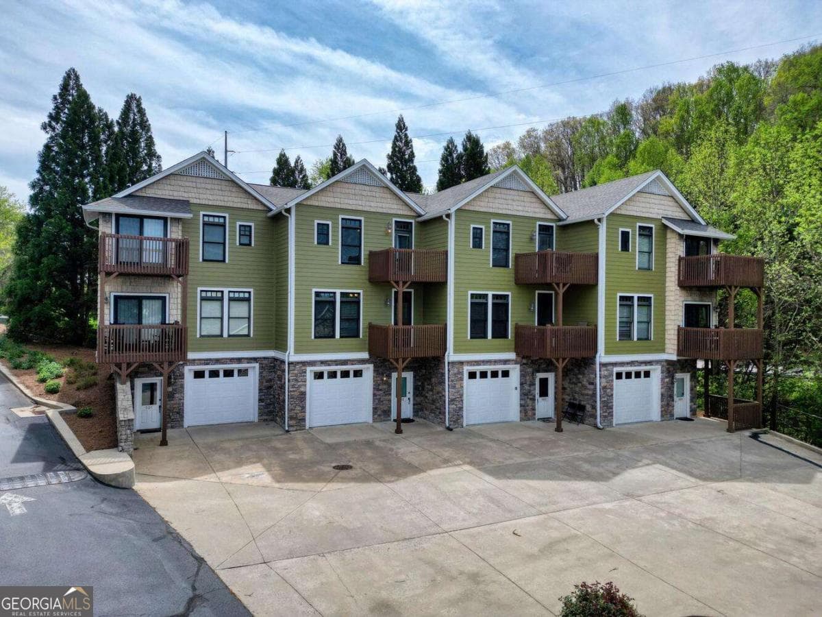 3 bedroom, 2.5 bathroom, 1,600 sq ft condominium for sale at 1401 Lakeside Road 502, Hiawassee, GA 30546 — photo 7