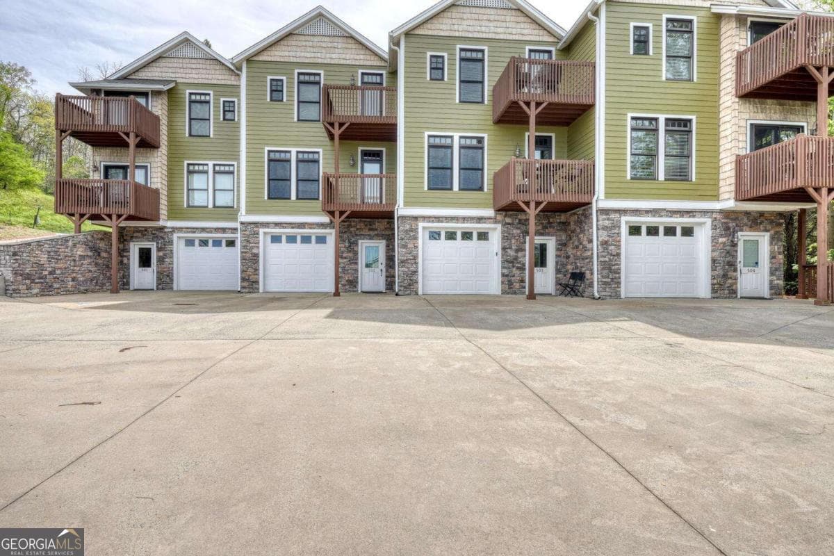 3 bedroom, 2.5 bathroom, 1,600 sq ft condominium for sale at 1401 Lakeside Road 502, Hiawassee, GA 30546 — photo 8