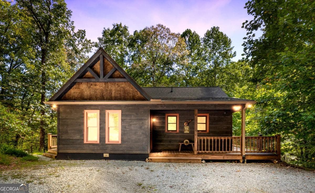 3 bedroom, 2.5 bathroom, 1,501 sq ft cabin,single family residence for sale at 224 Dragon Tree Lane, Lakemont, GA 30552 — photo 1 of 40