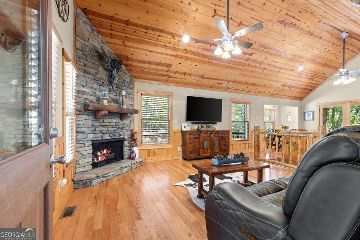 3 bedroom, 2.5 bathroom, 1,501 sq ft cabin,single family residence for sale at 224 Dragon Tree Lane, Lakemont, GA 30552 — photo 5