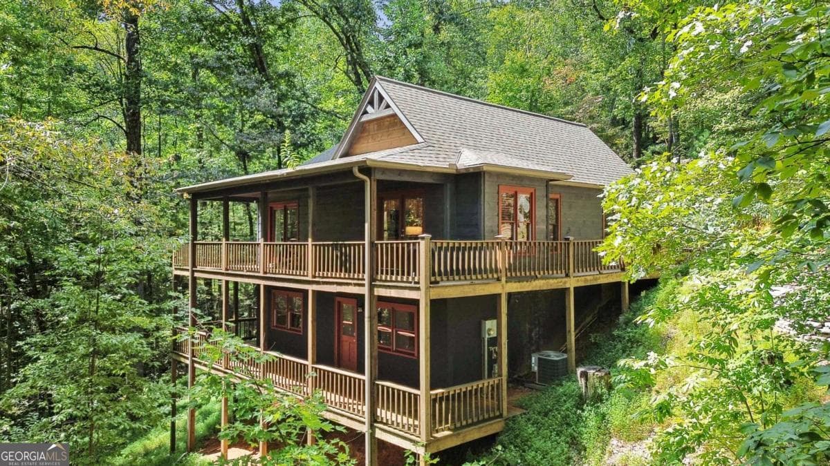 3 bedroom, 2.5 bathroom, 1,501 sq ft cabin,single family residence for sale at 224 Dragon Tree Lane, Lakemont, GA 30552 — photo 4