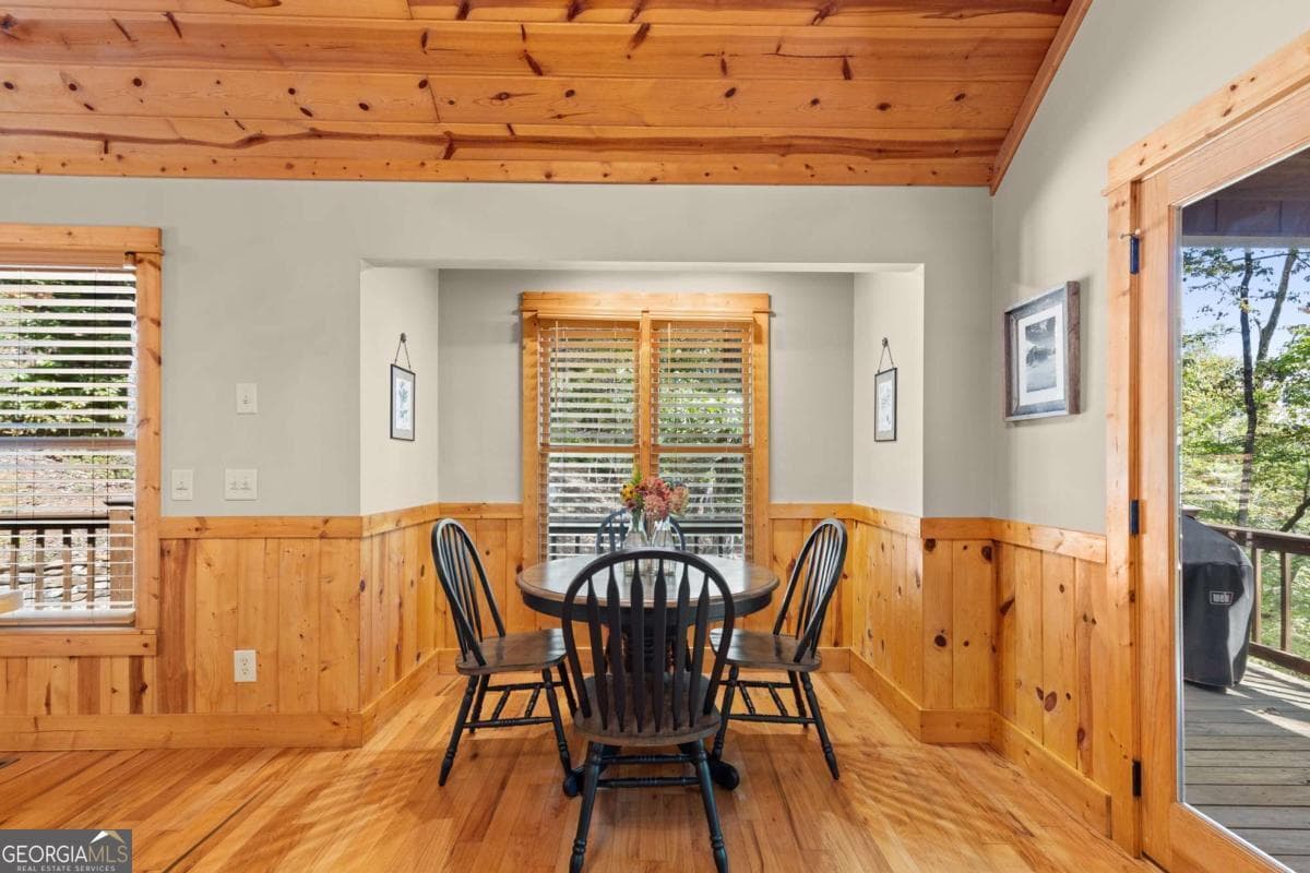 3 bedroom, 2.5 bathroom, 1,501 sq ft cabin,single family residence for sale at 224 Dragon Tree Lane, Lakemont, GA 30552 — photo 8