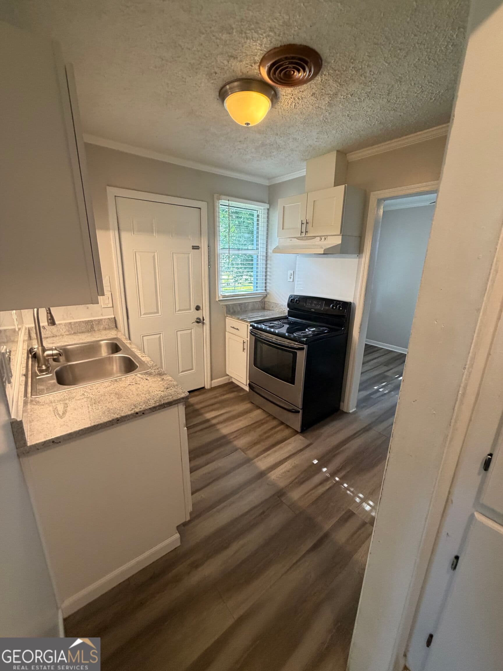 3 bedroom, 1 bathroom, 1,040 sq ft single family residence for sale at 120 Meadowdale Drive, Warner Robins, GA 31088 — photo 2