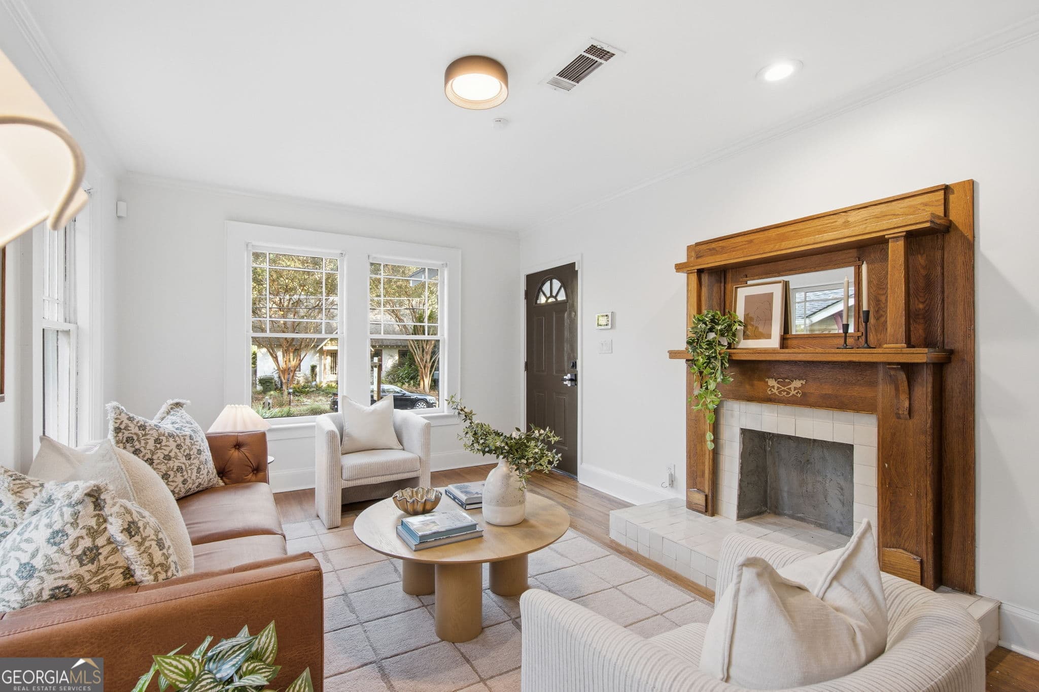 3 bedroom, 2 bathroom, 1,475 sq ft single family residence for sale at 79 Lakeview Drive, Atlanta, GA 30317 — photo 4