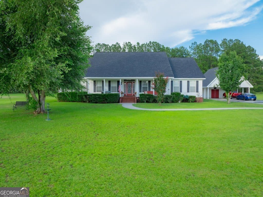 4 bedroom, 2.5 bathroom, 3,410 sq ft single family residence sold at 1318 Whitney Lake Road, Blackshear, GA 31516