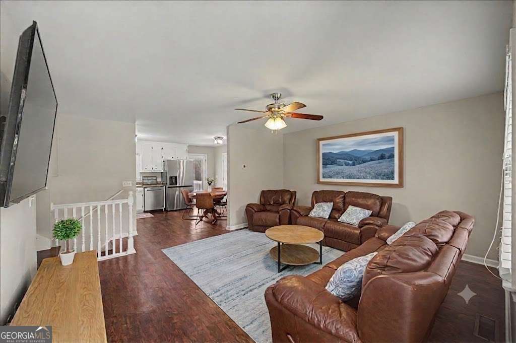 5 bedroom, 3 bathroom, 2,072 sq ft single family residence for sale at 558 NE Peeples Valley Road, Cartersville, GA 30121 — photo 2