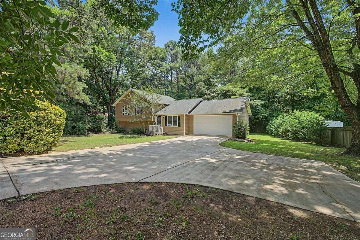 5 bedroom, 3 bathroom, 2,072 sq ft single family residence for sale at 558 NE Peeples Valley Road, Cartersville, GA 30121 — photo 1 of 45