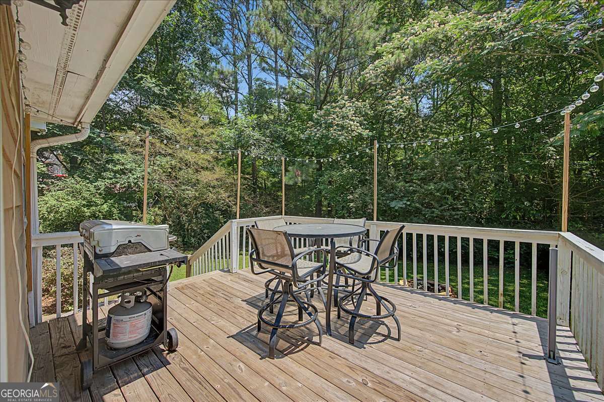 5 bedroom, 3 bathroom, 2,072 sq ft single family residence for sale at 558 NE Peeples Valley Road, Cartersville, GA 30121 — photo 5