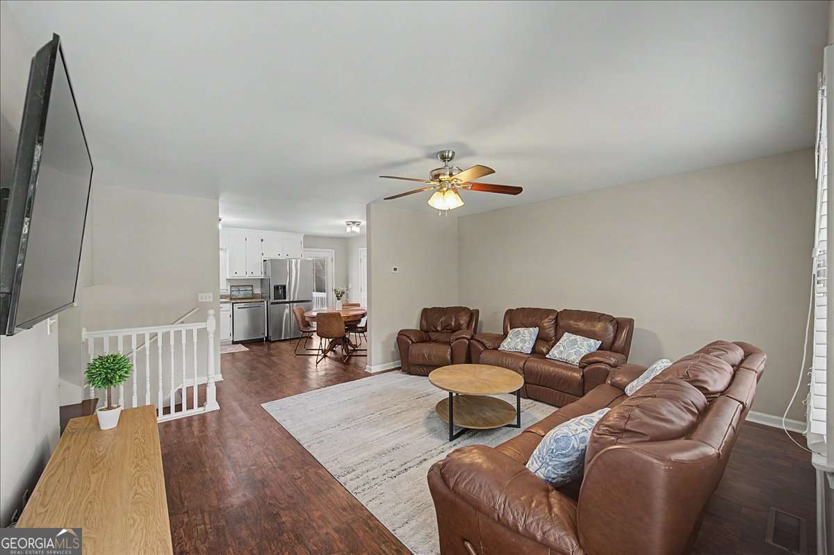 5 bedroom, 3 bathroom, 2,072 sq ft single family residence for sale at 558 NE Peeples Valley Road, Cartersville, GA 30121 — photo 8