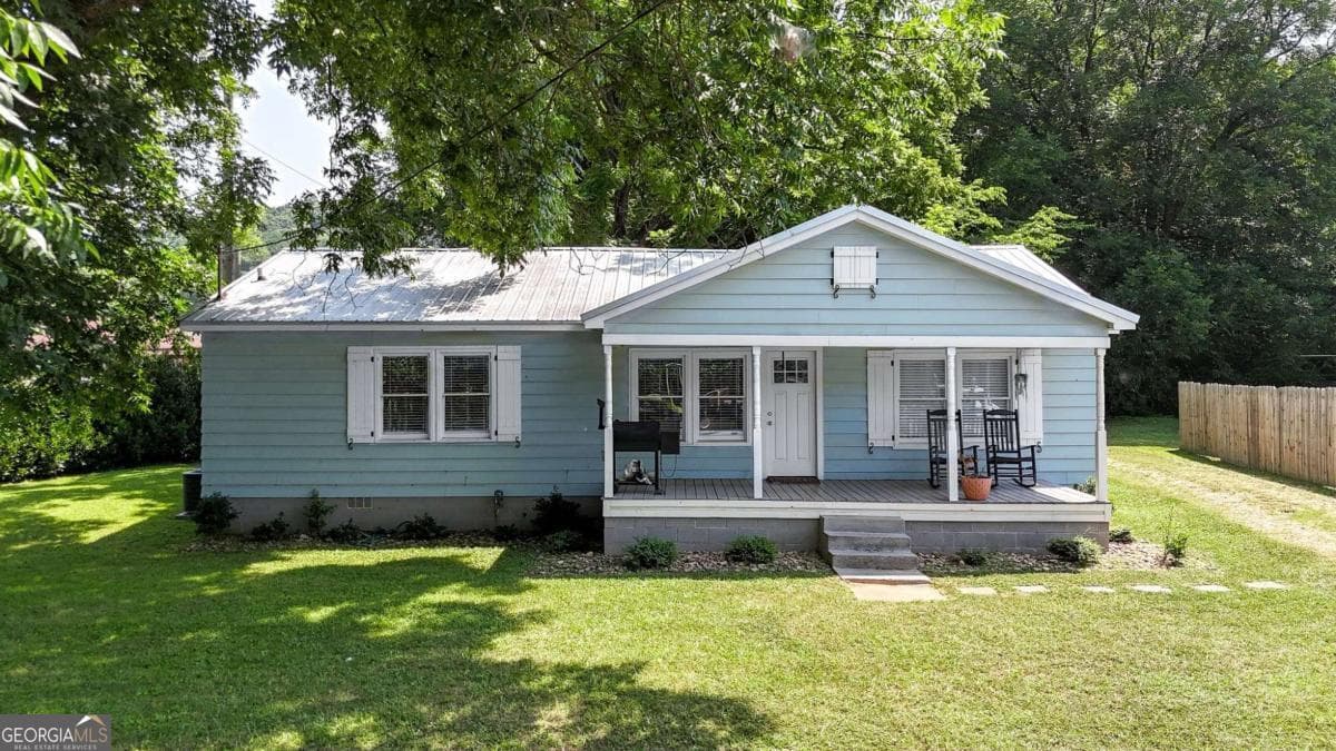 3 bedroom, 2 bathroom single family residence for sale at 430 Elm Street, Calhoun, GA 30701 — photo 1 of 43