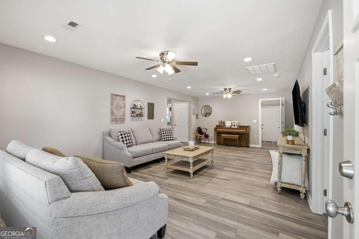 3 bedroom, 2 bathroom single family residence for sale at 430 Elm Street, Calhoun, GA 30701 — photo 5