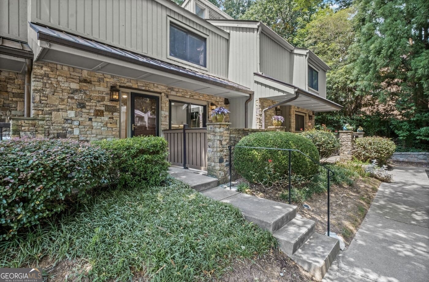 3 bedroom, 2.5 bathroom, 1,584 sq ft townhouse for sale at 1252 uid Knoll Drive, Brookhaven, GA 30319 — photo 3