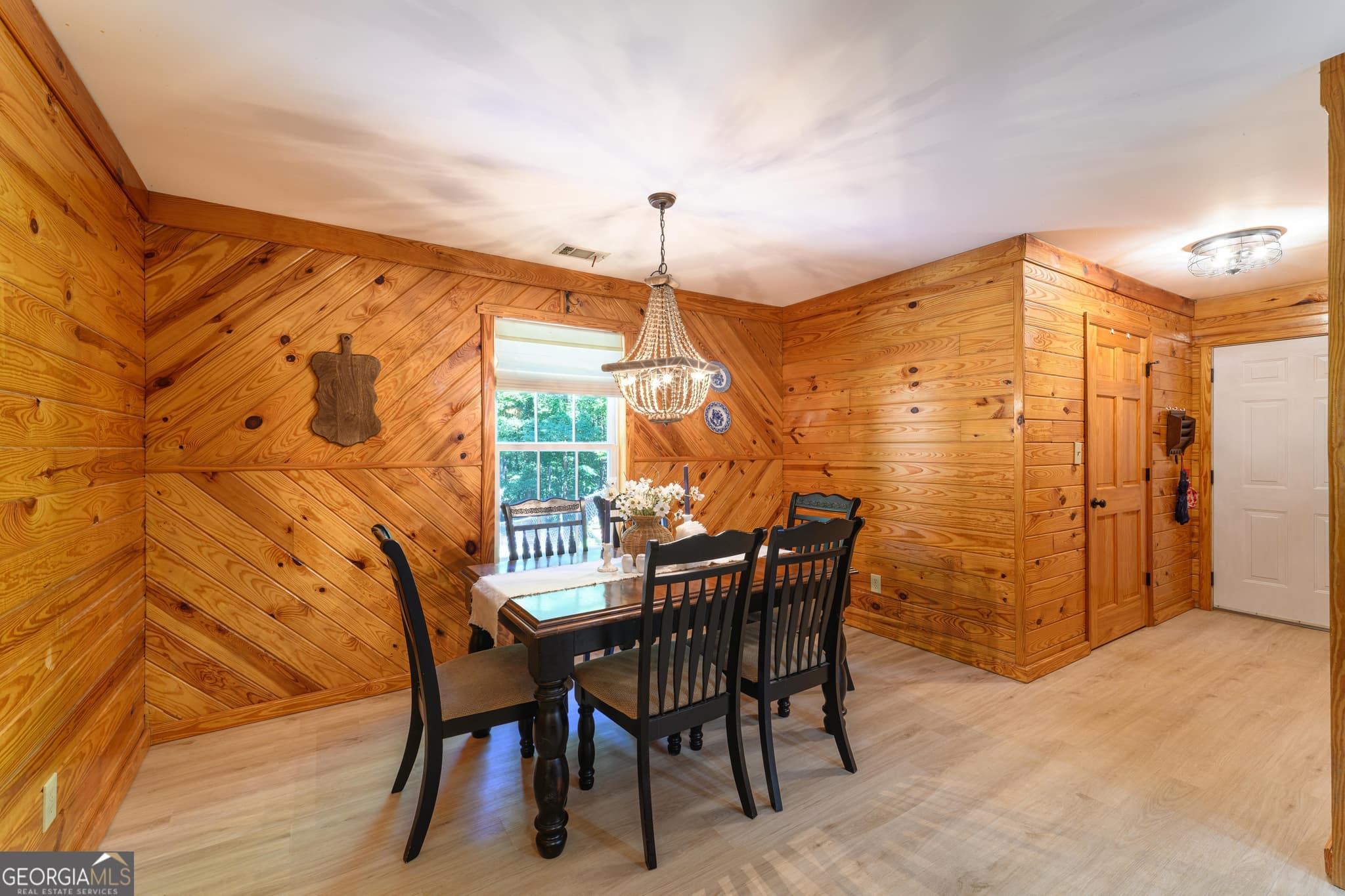 4 bedroom, 2 bathroom, 2,700 sq ft single family residence for sale at 159 Hutchinson Lake Road, Senoia, GA 30276 — photo 6