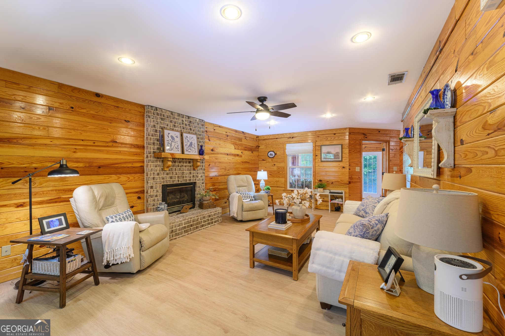 4 bedroom, 2 bathroom, 2,700 sq ft single family residence for sale at 159 Hutchinson Lake Road, Senoia, GA 30276 — photo 3