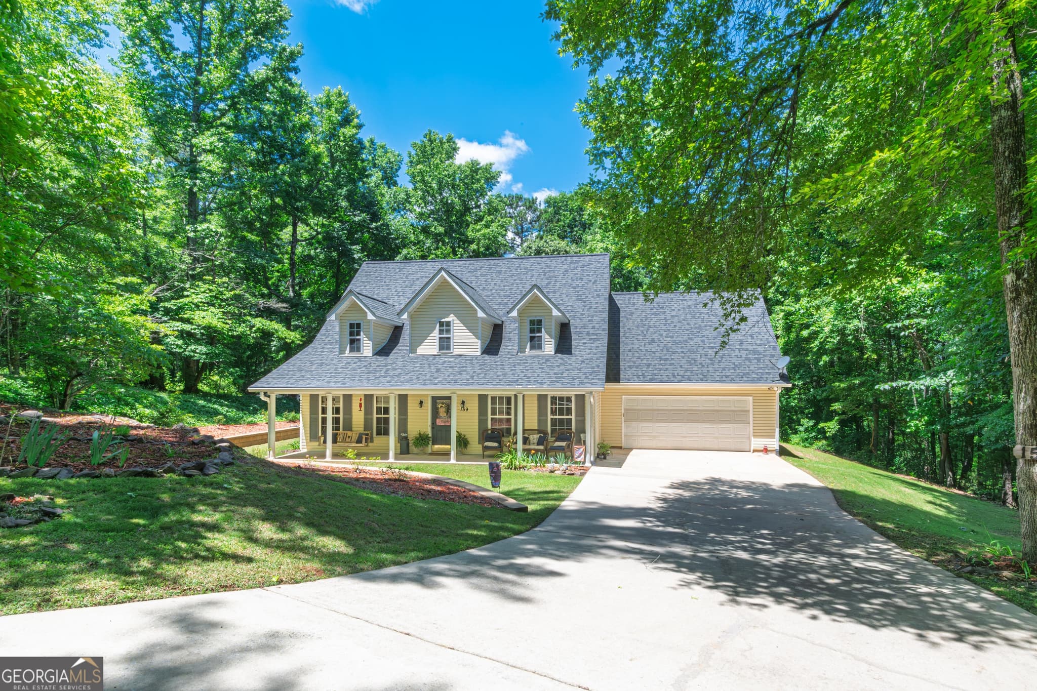 4 bedroom, 2 bathroom, 2,700 sq ft single family residence for sale at 159 Hutchinson Lake Road, Senoia, GA 30276 — photo 5