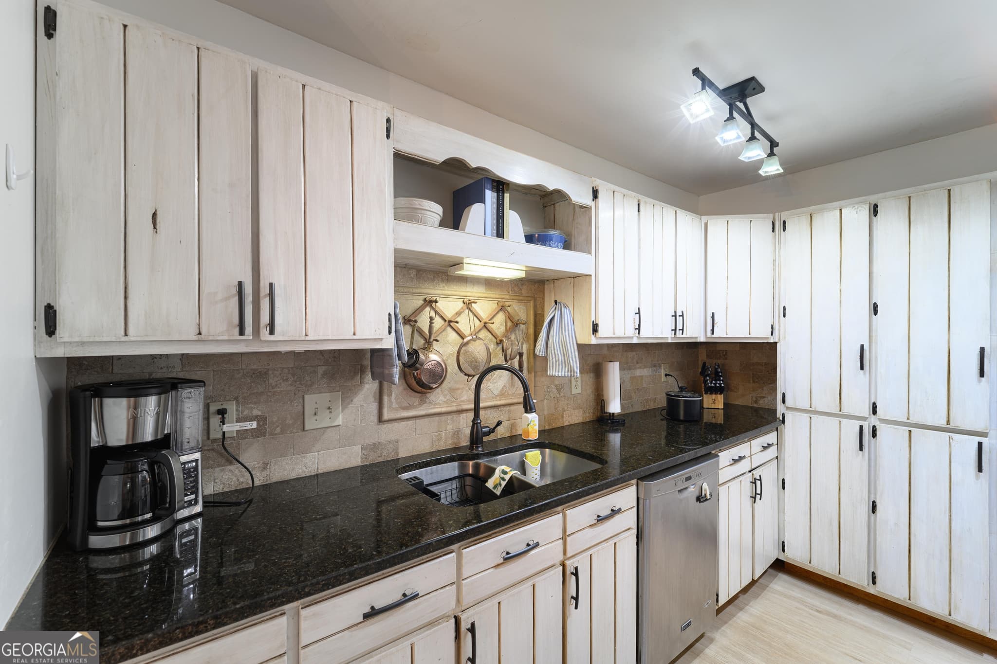 4 bedroom, 2 bathroom, 2,700 sq ft single family residence for sale at 159 Hutchinson Lake Road, Senoia, GA 30276 — photo 8