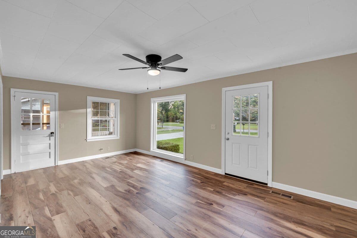 3 bedroom, 2 bathroom, 1,608 sq ft single family residence for sale at 208 Comer Drive, Dublin, GA 31021 — photo 3