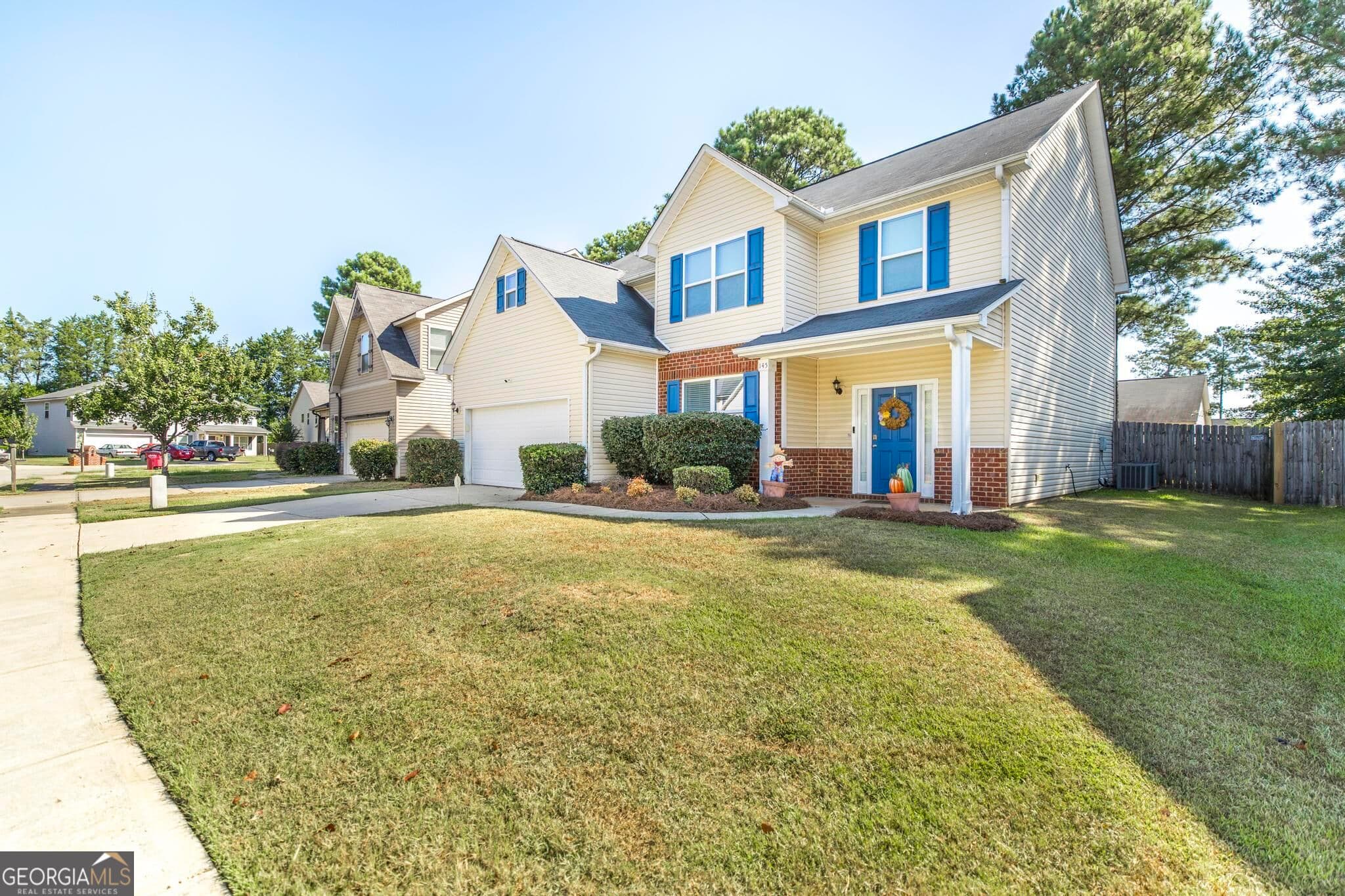 4 bedroom, 3 bathroom, 3,001 sq ft single family residence for sale at 145 Back Cedar Lane, Warner Robins, GA 31093