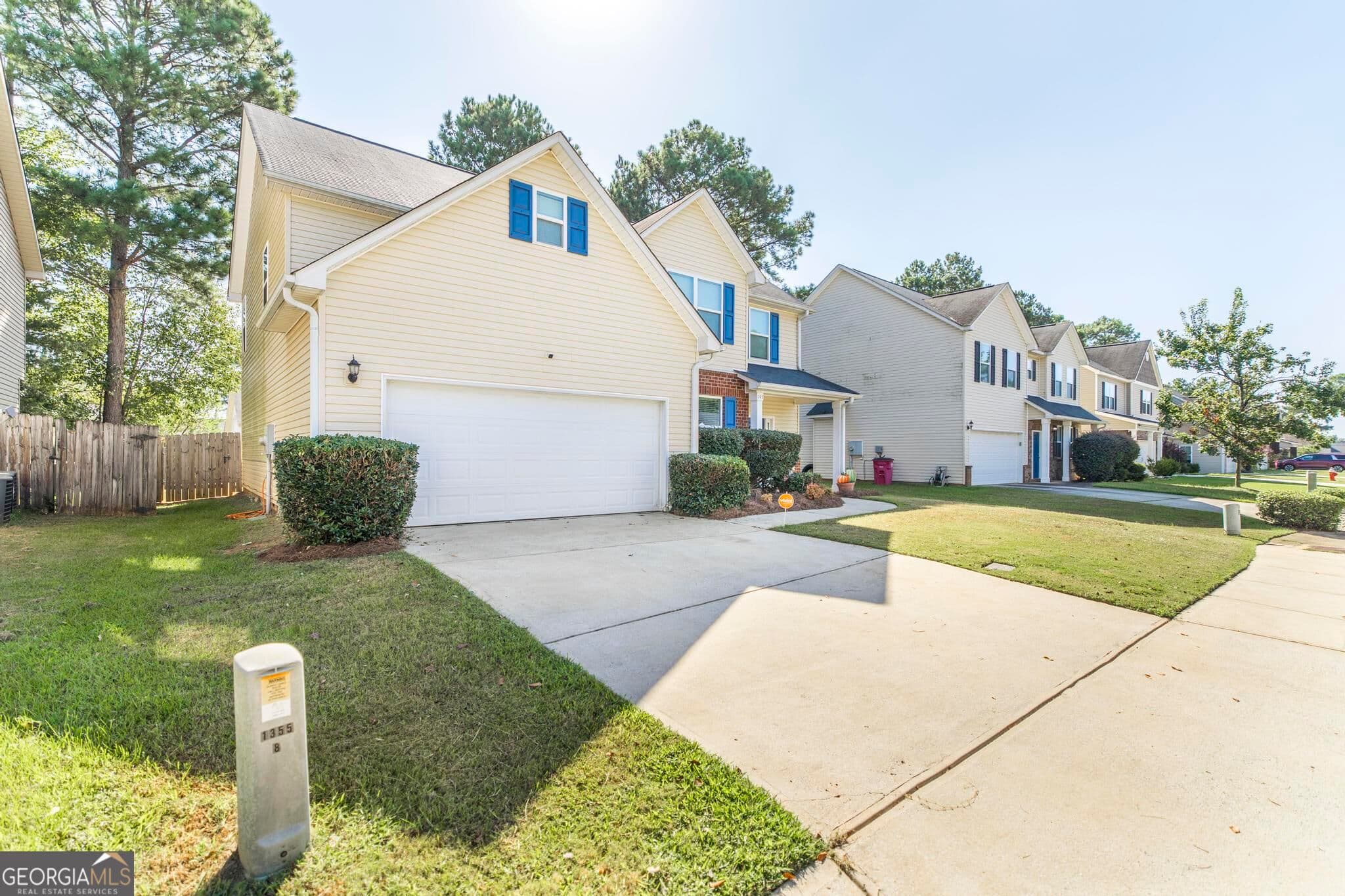 4 bedroom, 3 bathroom, 3,001 sq ft single family residence for sale at 145 Back Cedar Lane, Warner Robins, GA 31093 — photo 4