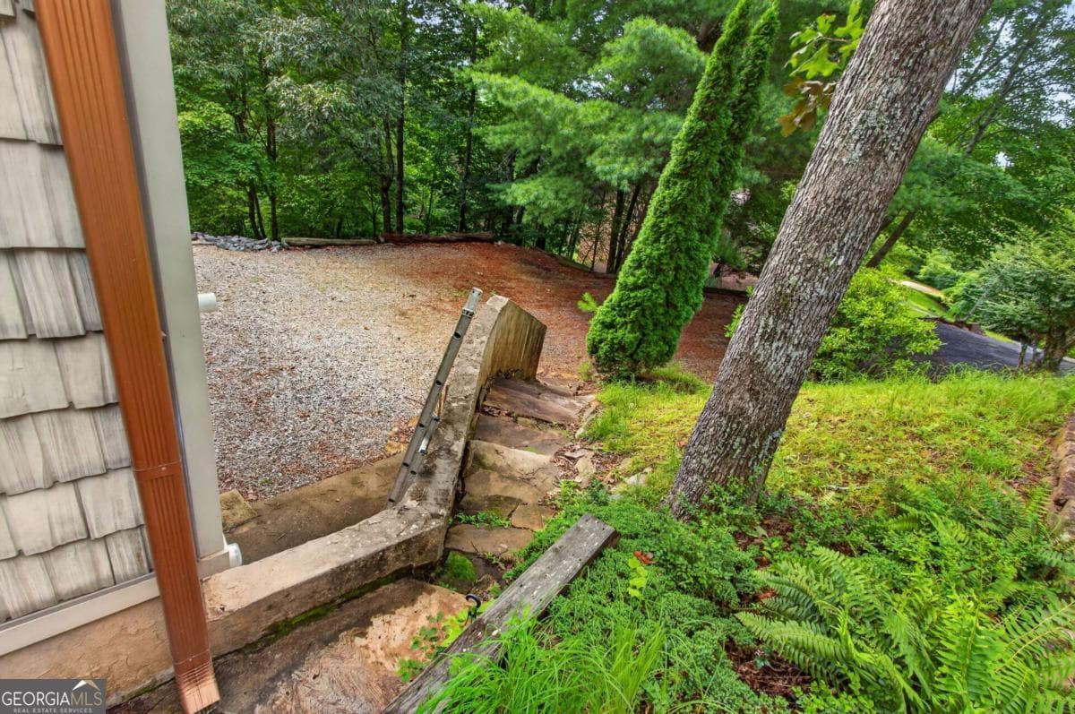 7 bedroom, 3 bathroom, 2,640 sq ft single family residence for sale at 293 Weoka Court, Ellijay, GA 30540 — photo 9