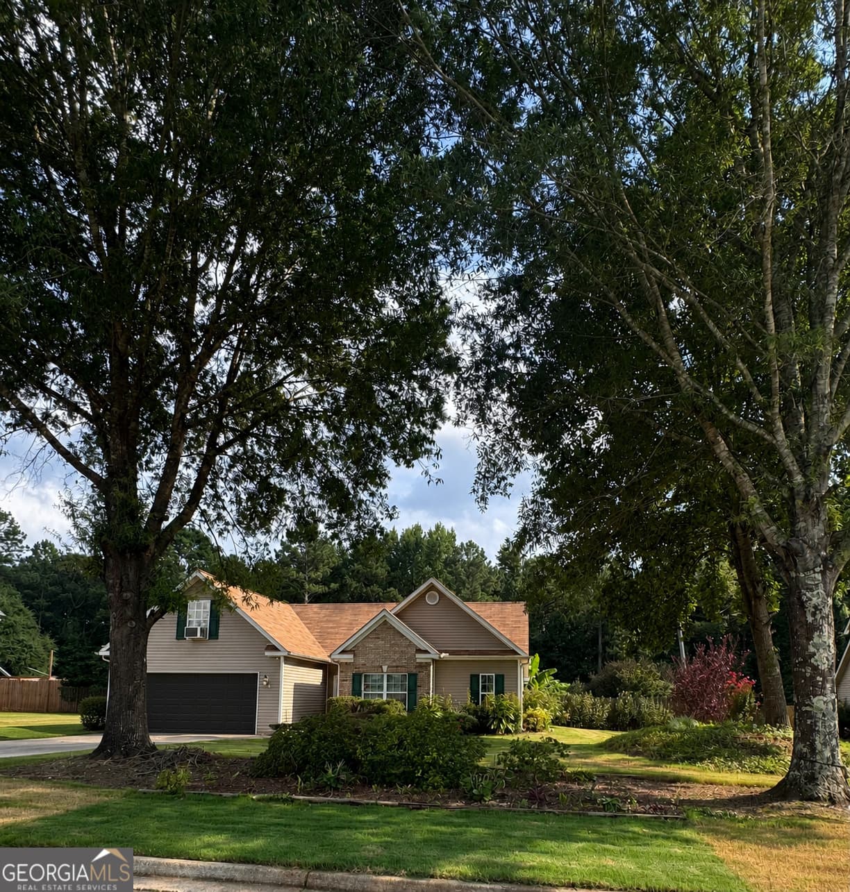 4 bedroom, 3 bathroom, 1,826 sq ft single family residence for sale at 30 Oakbrook Lane, Covington, GA 30016 — photo 2