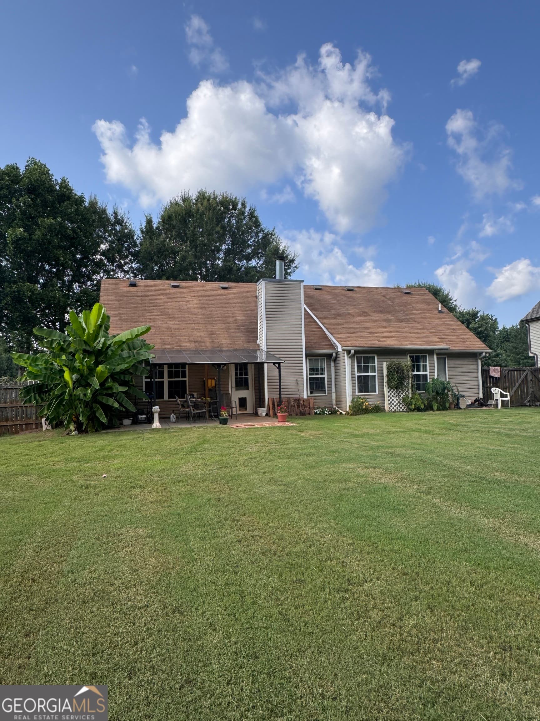 4 bedroom, 3 bathroom, 1,826 sq ft single family residence for sale at 30 Oakbrook Lane, Covington, GA 30016 — photo 3