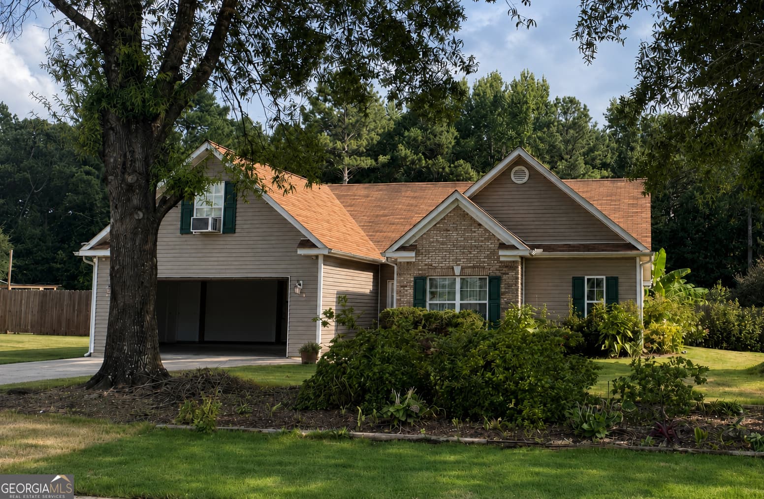 4 bedroom, 3 bathroom, 1,826 sq ft single family residence for sale at 30 Oakbrook Lane, Covington, GA 30016 — photo 1 of 14