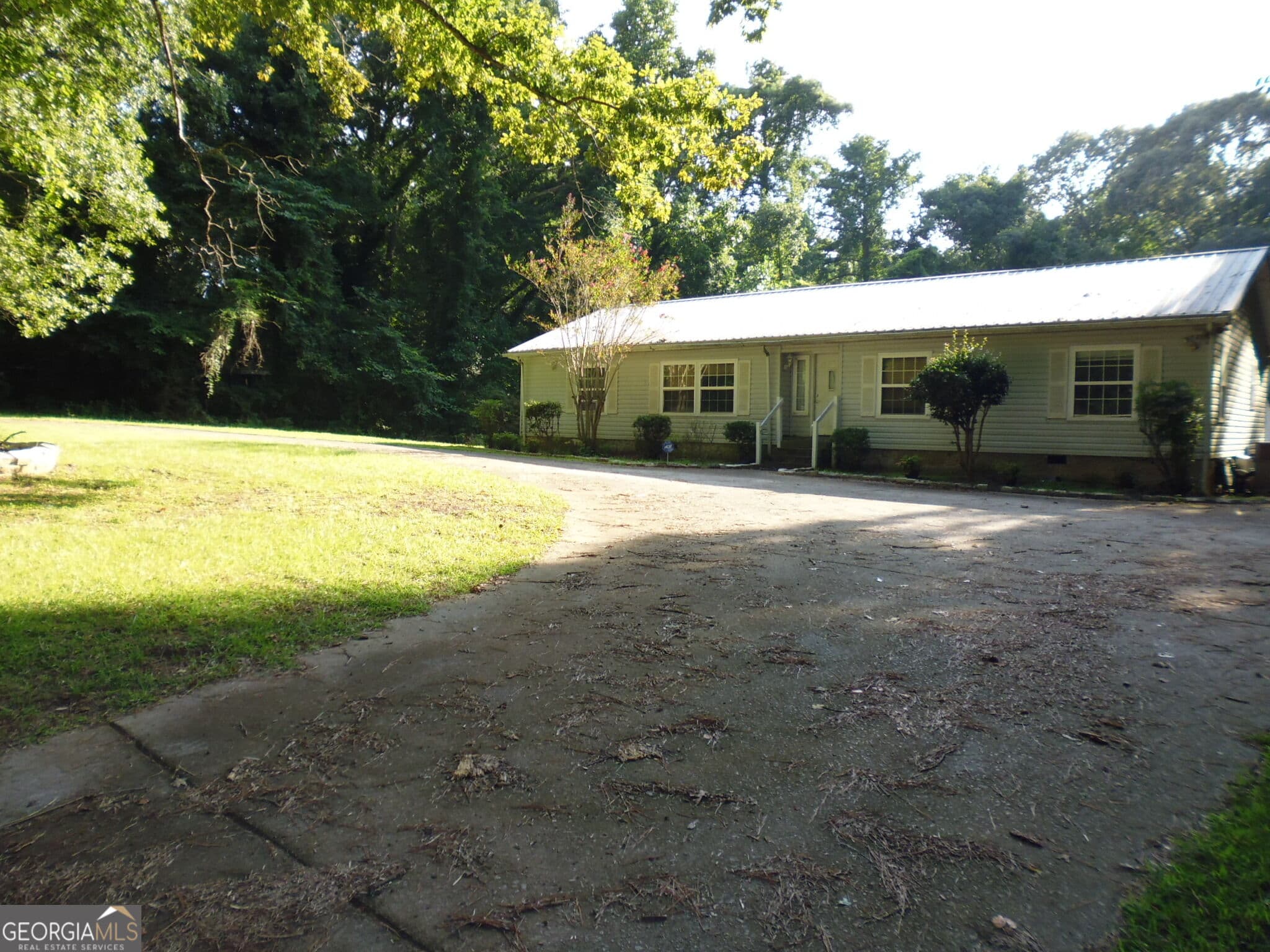 4 bedroom, 3 bathroom, 1,820 sq ft single family residence for sale at 1217 Vaughn Road, Griffin, GA 30223 — photo 3