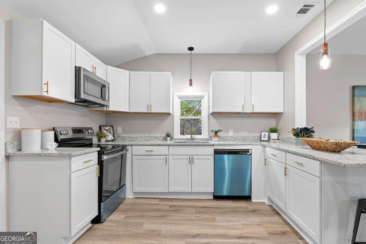 3 bedroom, 2 bathroom, 1,034 sq ft single family residence for sale at 118 Perry Street, Monroe, GA 30655 — photo 6
