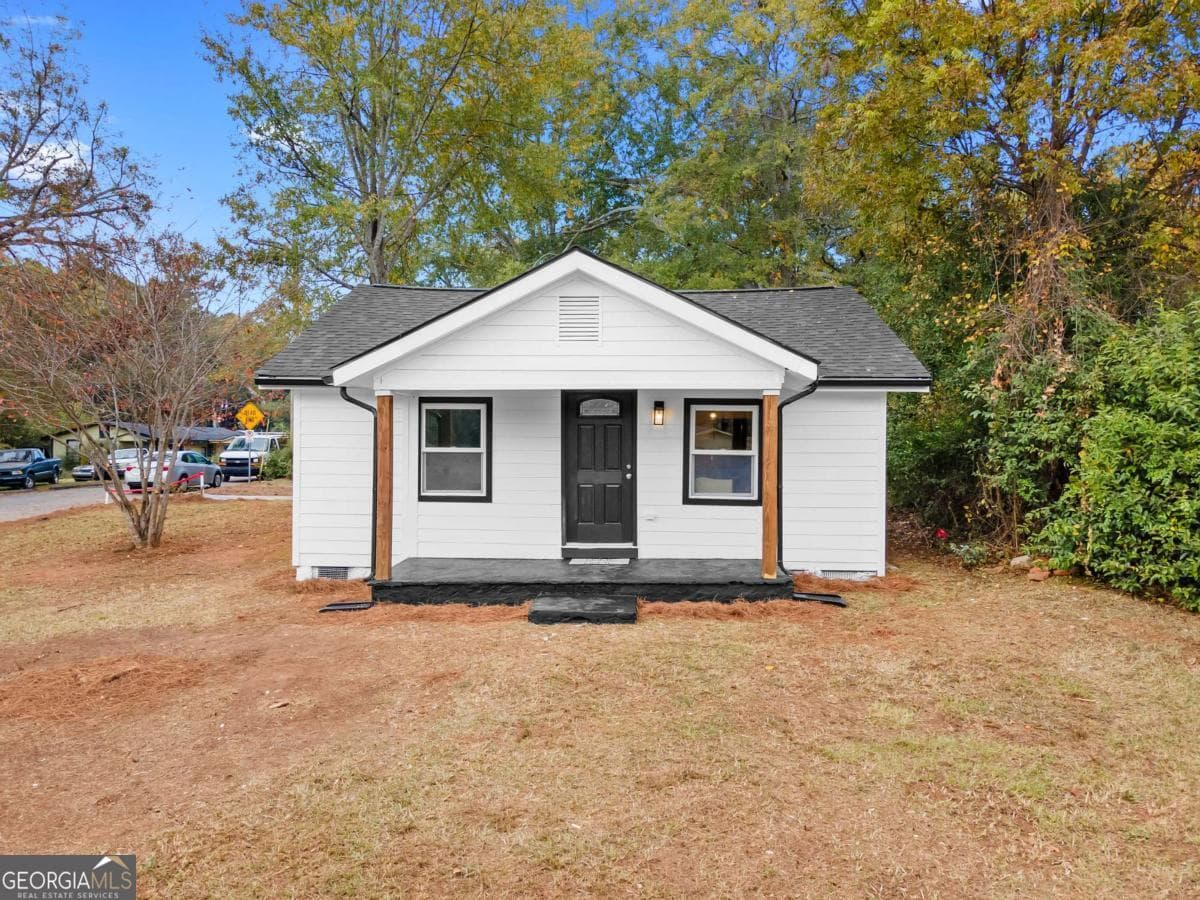 3 bedroom, 2 bathroom, 1,034 sq ft single family residence for sale at 118 Perry Street, Monroe, GA 30655