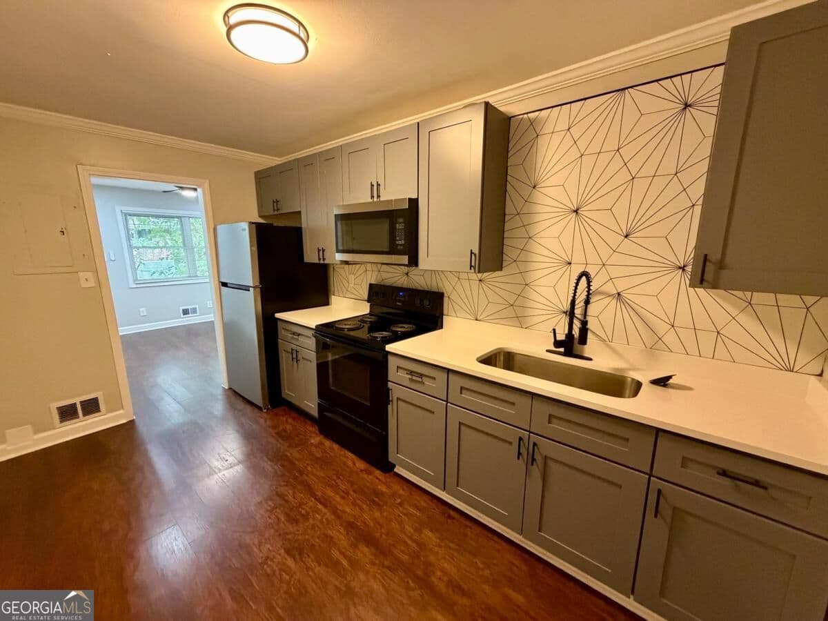 2 bedroom, 1 bathroom, 1,274 sq ft duplex for rent at 1403 Pine Avenue, Atlanta, GA 30344 for $1,750 a month — photo 6
