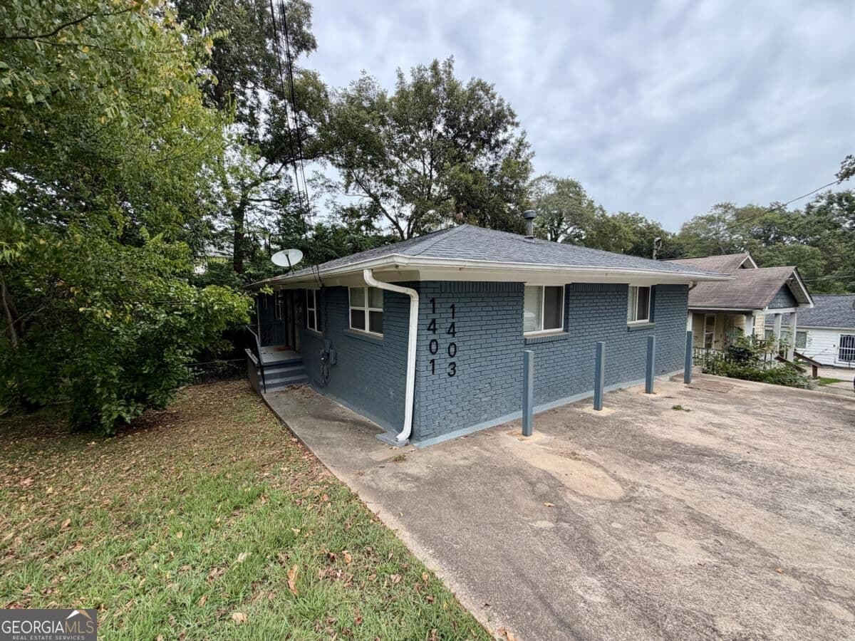 2 bedroom, 1 bathroom, 1,274 sq ft duplex for rent at 1403 Pine Avenue, Atlanta, GA 30344 for $1,750 a month — photo 1 of 13