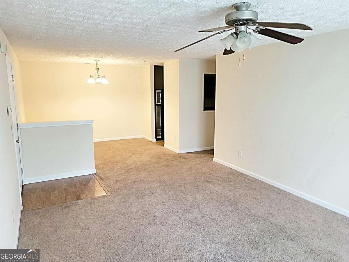 3 bedroom, 2 bathroom, 1,232 sq ft condominium for sale at 3303 Fairington Club Drive 3303, Lithonia, GA 30038 — photo 4