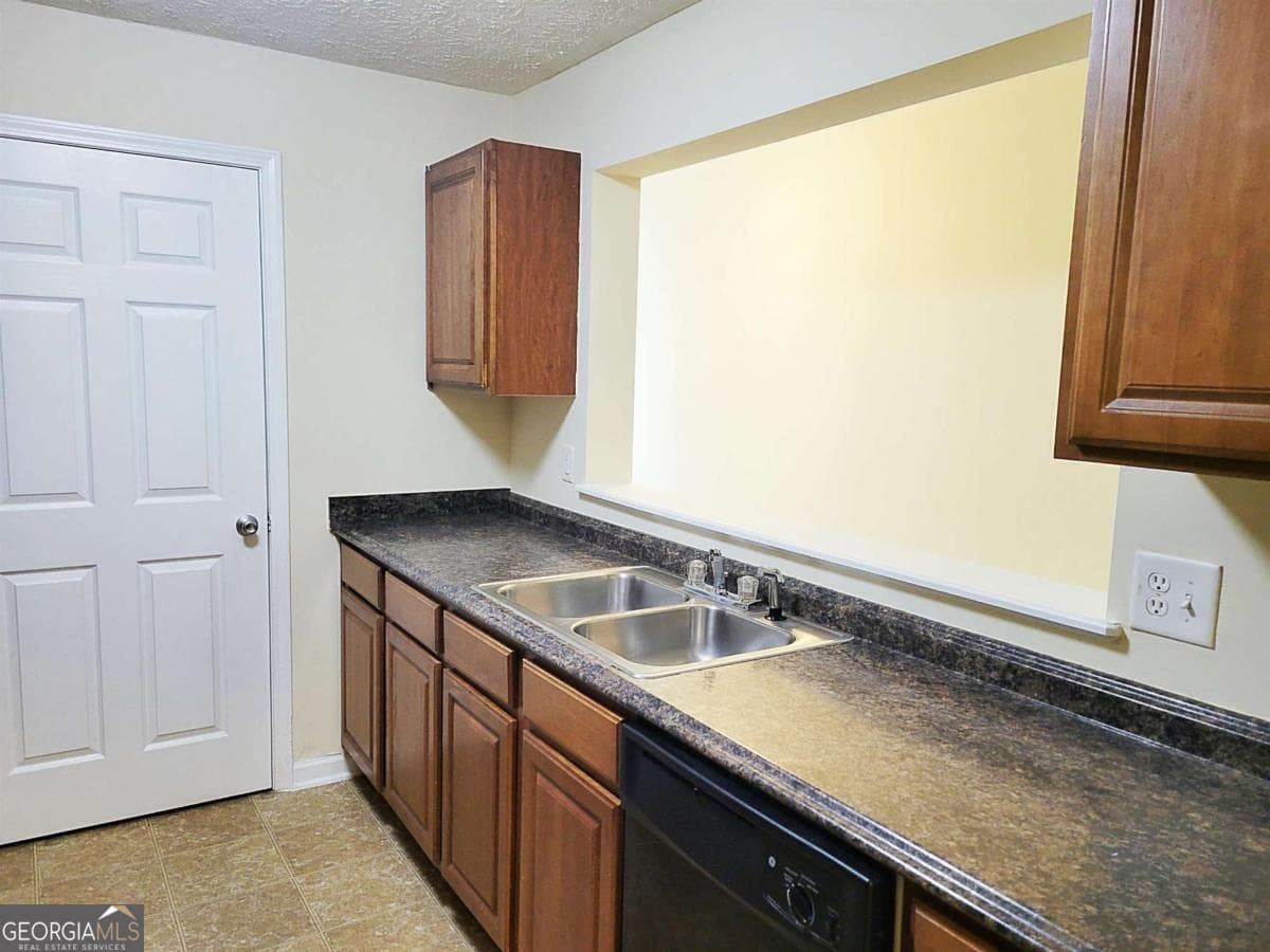 3 bedroom, 2 bathroom, 1,232 sq ft condominium for sale at 3303 Fairington Club Drive 3303, Lithonia, GA 30038 — photo 8