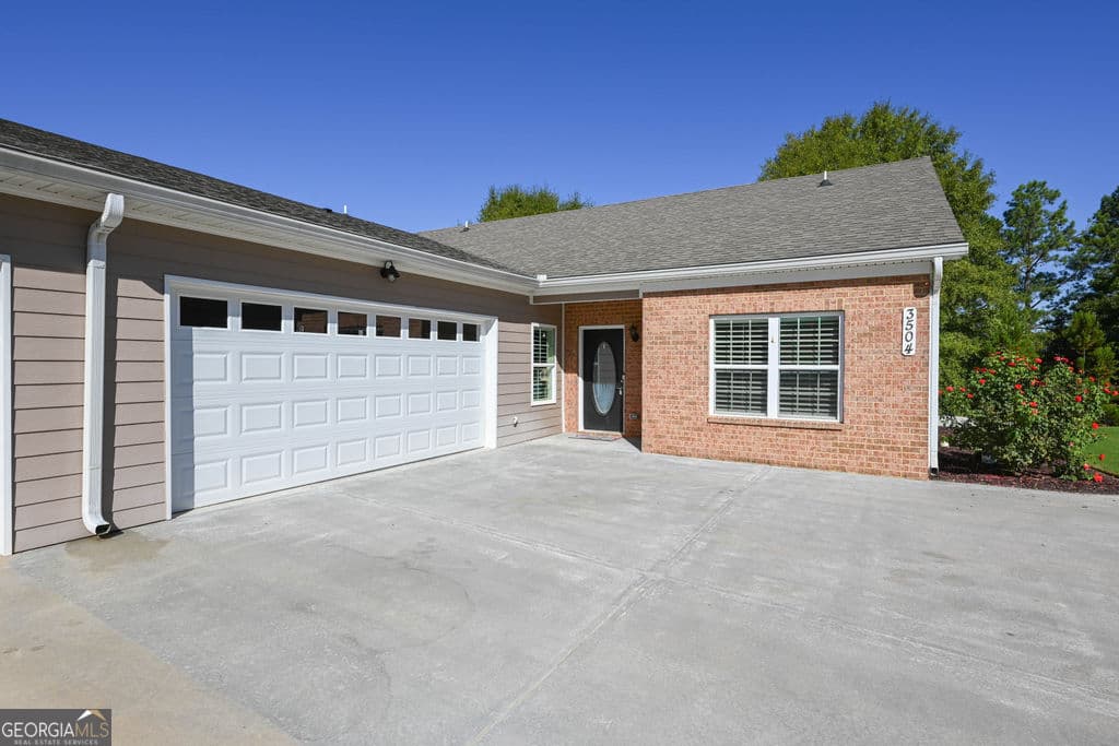 2 bedroom, 2 bathroom, 1,647 sq ft condominium for sale at 3504 Commonwealth Circle, Newnan, GA 30263 — photo 2