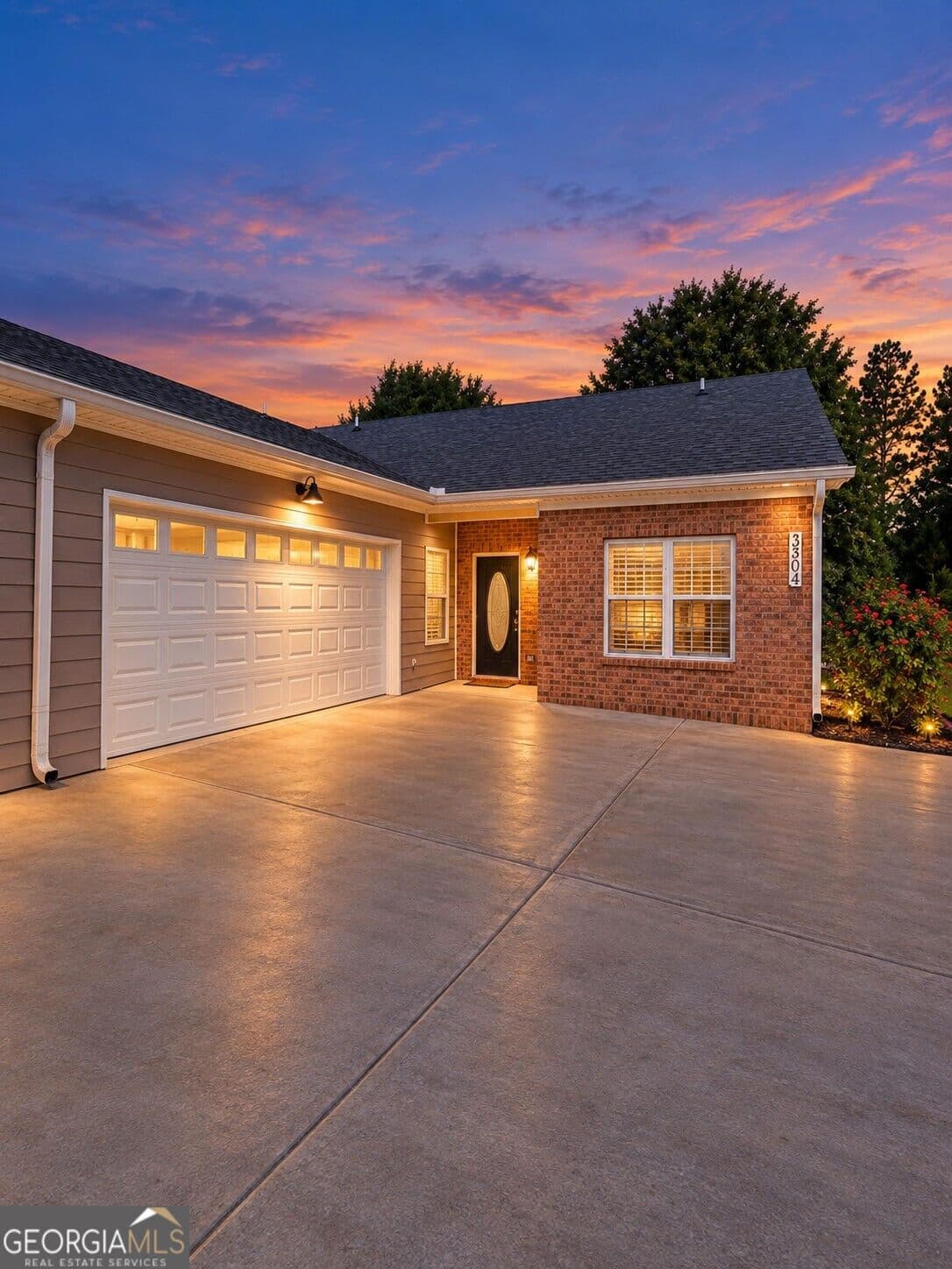 2 bedroom, 2 bathroom, 1,647 sq ft condominium for sale at 3504 Commonwealth Circle, Newnan, GA 30263 — photo 1 of 32