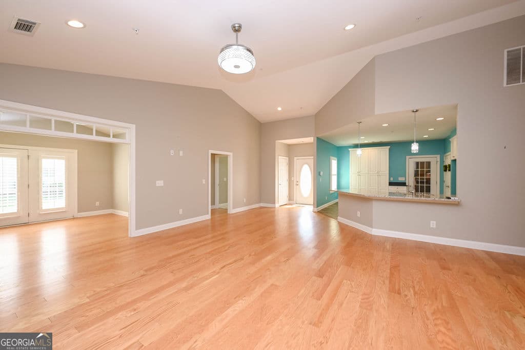 2 bedroom, 2 bathroom, 1,647 sq ft condominium for sale at 3504 Commonwealth Circle, Newnan, GA 30263 — photo 5