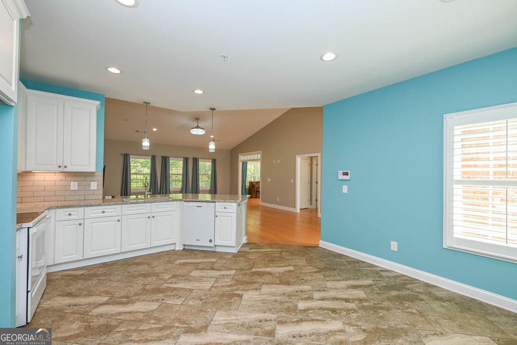 2 bedroom, 2 bathroom, 1,647 sq ft condominium for sale at 3504 Commonwealth Circle, Newnan, GA 30263 — photo 8