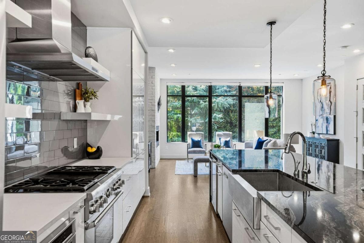 4 bedroom, 4.5 bathroom, 3,210 sq ft townhouse for sale at 914 Lenox Boulevard, Atlanta, GA 30324 — photo 6