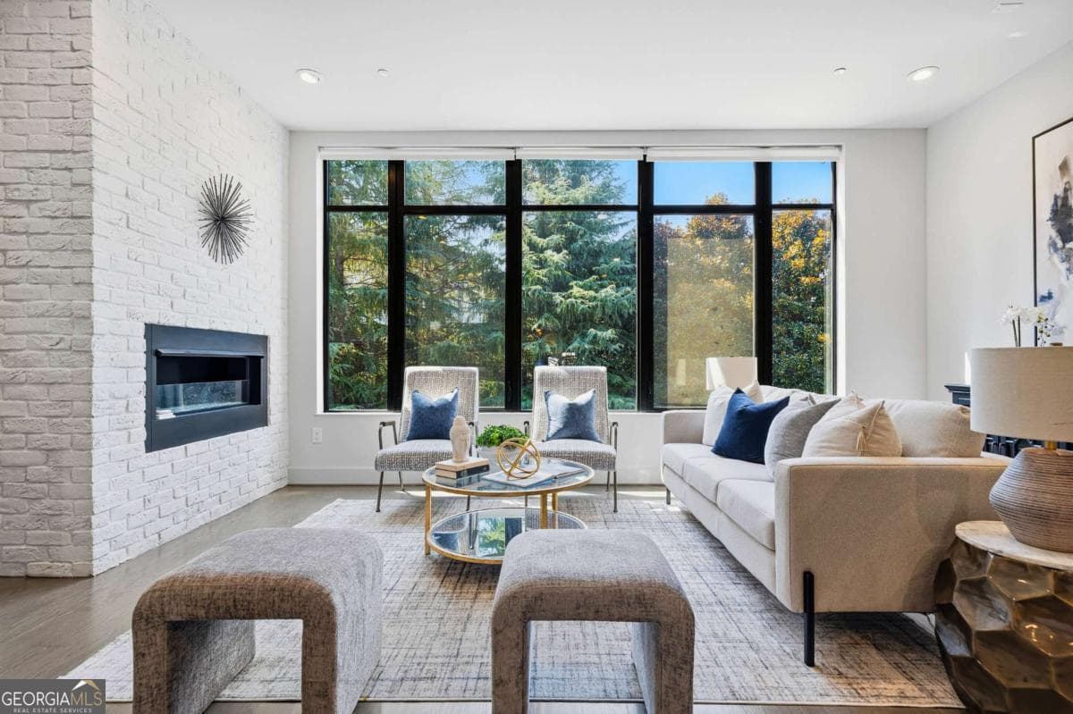 4 bedroom, 4.5 bathroom, 3,210 sq ft townhouse for sale at 914 Lenox Boulevard, Atlanta, GA 30324 — photo 7