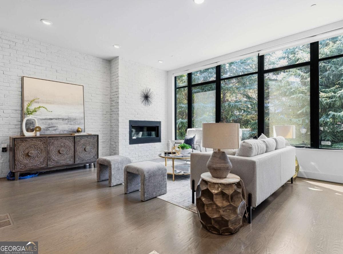 4 bedroom, 4.5 bathroom, 3,210 sq ft townhouse for sale at 914 Lenox Boulevard, Atlanta, GA 30324 — photo 8
