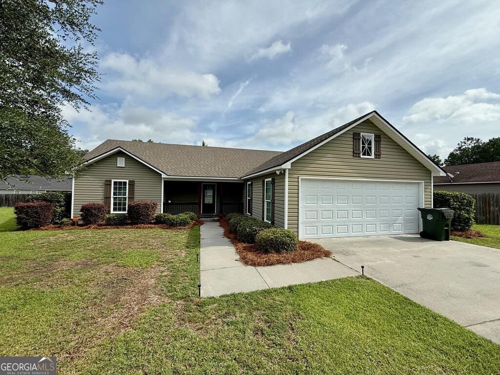 3 bedroom, 2 bathroom, 1,573 sq ft single family residence under contract at 401 Spanish Moss Lane, Adel, GA 31620