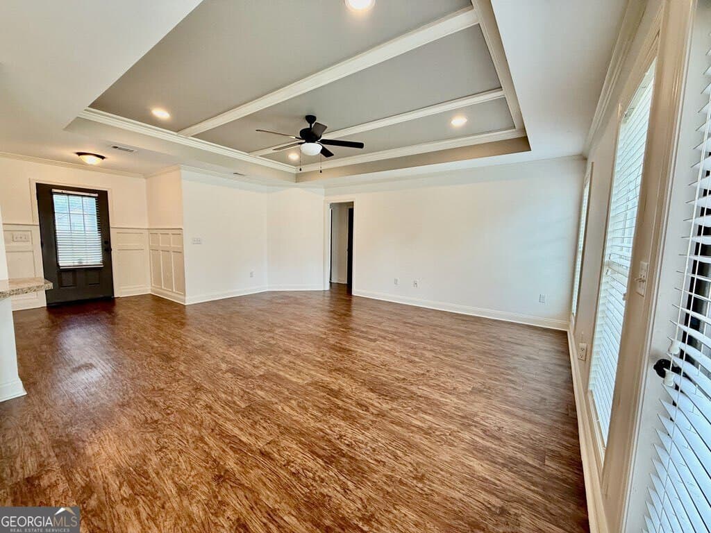3 bedroom, 2 bathroom, 1,573 sq ft single family residence under contract at 401 Spanish Moss Lane, Adel, GA 31620 — photo 5