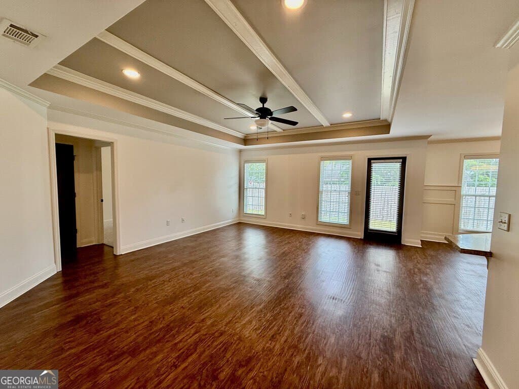 3 bedroom, 2 bathroom, 1,573 sq ft single family residence under contract at 401 Spanish Moss Lane, Adel, GA 31620 — photo 4