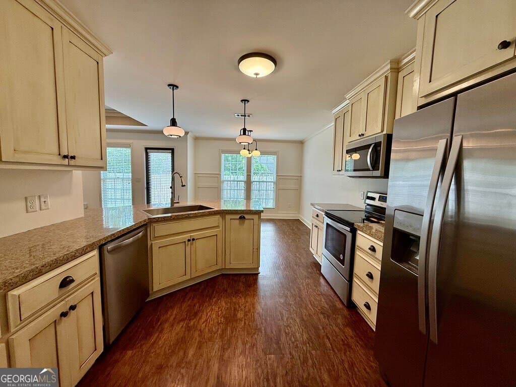 3 bedroom, 2 bathroom, 1,573 sq ft single family residence under contract at 401 Spanish Moss Lane, Adel, GA 31620 — photo 8