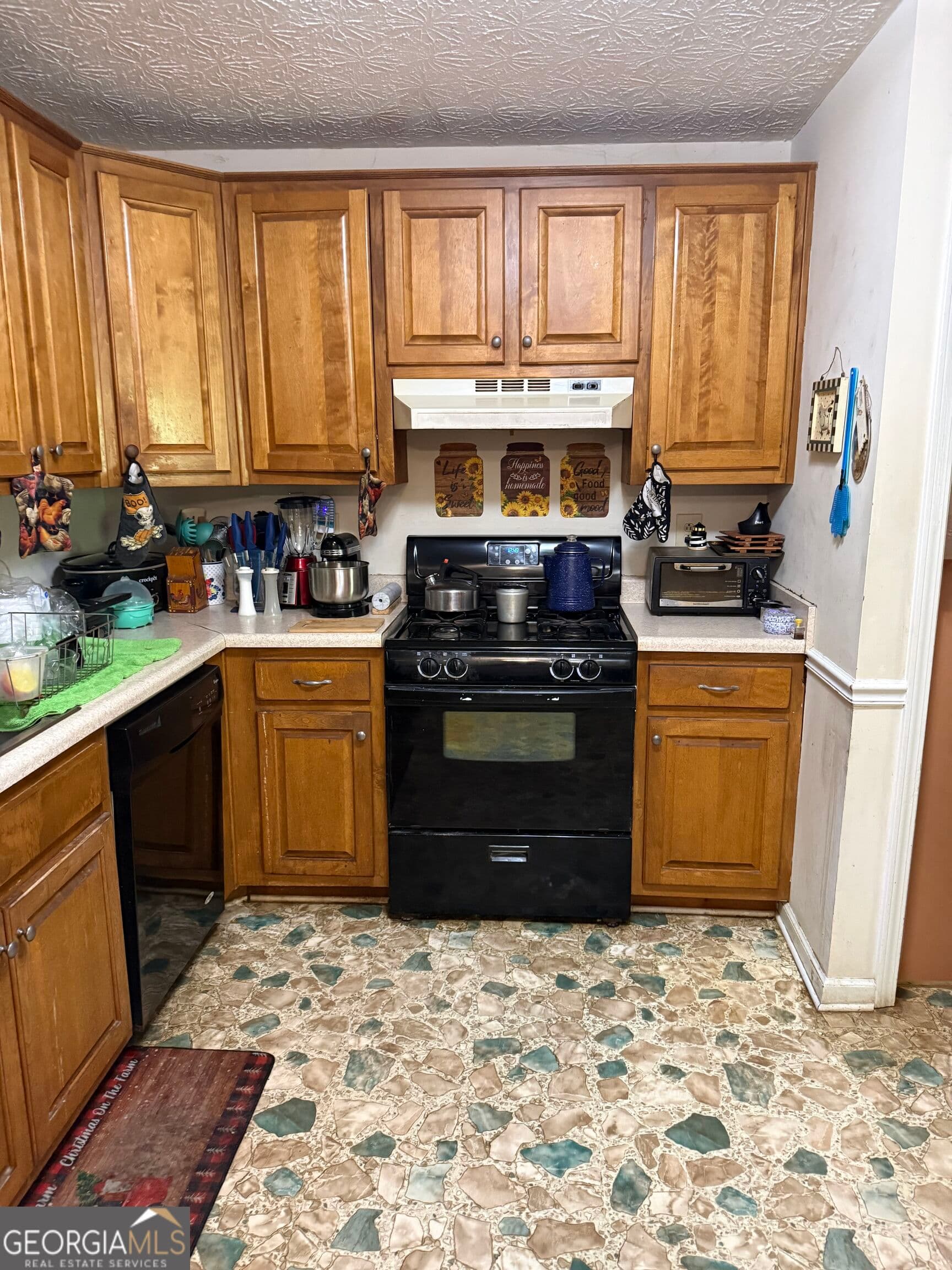 4 bedroom, 3 bathroom, 2,000 sq ft single family residence for sale at 110 Southern Court, Mcdonough, GA 30252 — photo 6