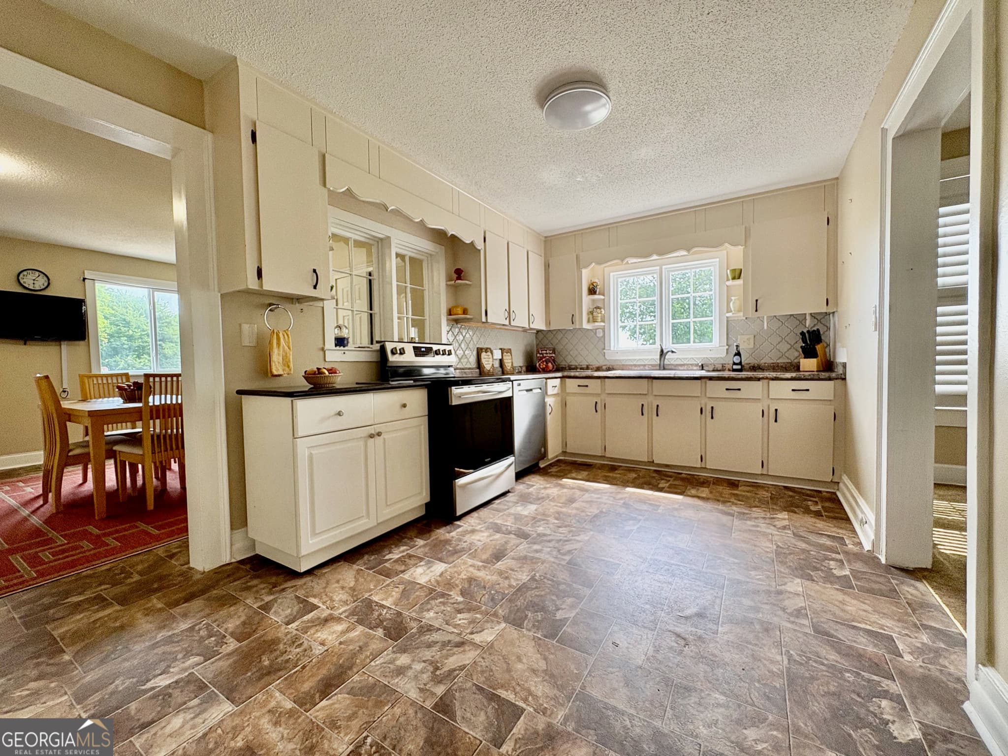 3 bedroom, 2 bathroom, 2,288 sq ft single family residence for sale at 205 White Road, Byron, GA 31008 — photo 9
