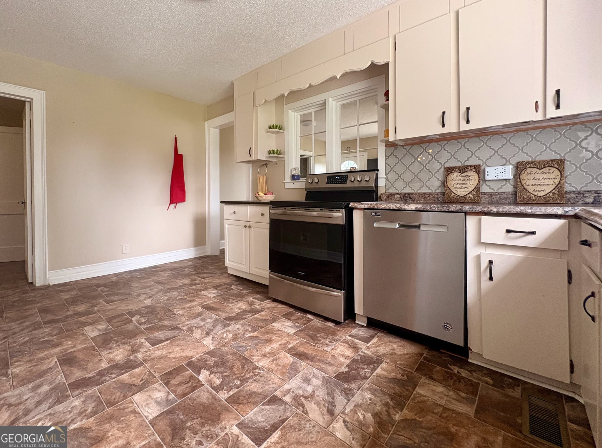 3 bedroom, 2 bathroom, 2,288 sq ft single family residence for sale at 205 White Road, Byron, GA 31008 — photo 8